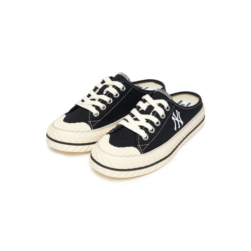 MLB PLAYBALL ORIGIN Mule New York Yankees Sneakers | LT77-Y6TQ