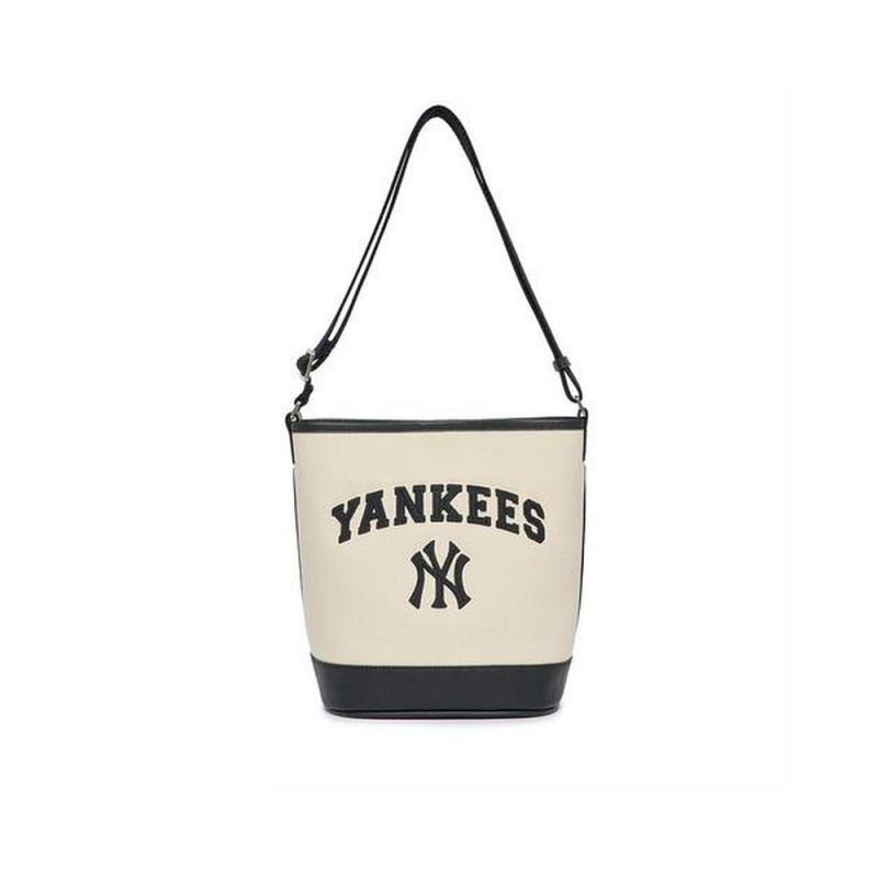 MLB Varsity Basic Canvas Bucket Bag New York Yankees Bucket Bags | YC99-E7UR